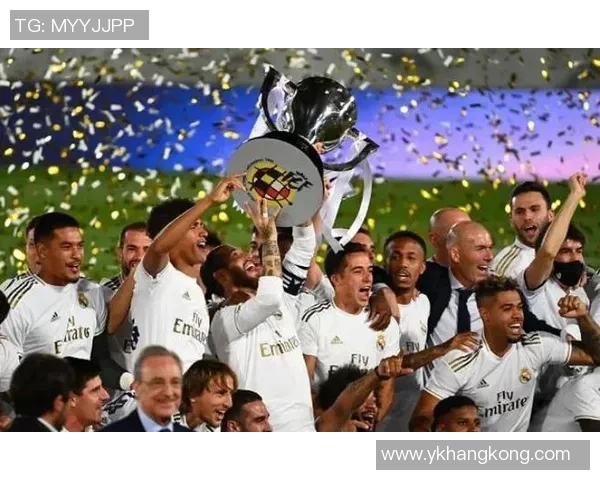 足球传奇明星合影相框，珍藏无尽辉煌时刻，见证荣耀与激情的完美呈现